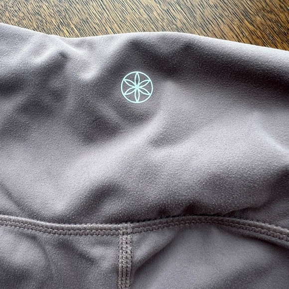 Gaiam Mauve Lavender High-Waisted Yoga Workout Leggings Size Medium - Picture 5 of 11